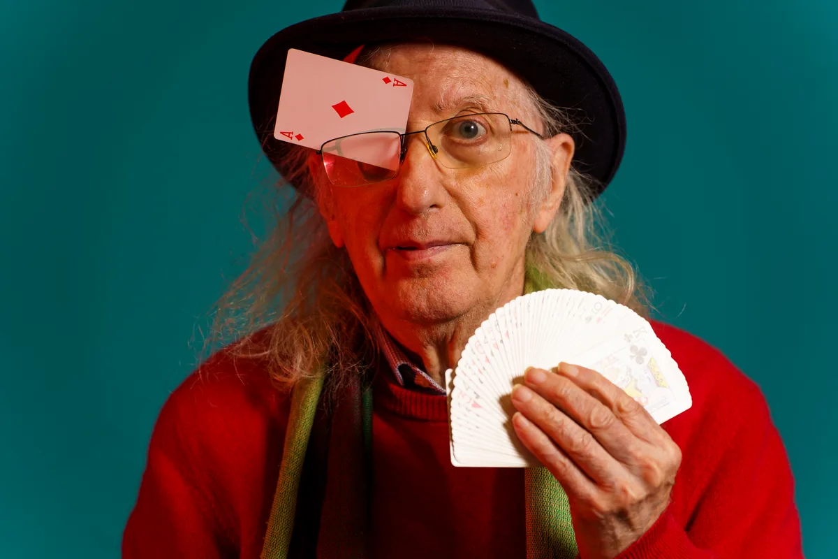 Muere a los 83 años Juan Tamariz, leyenda de la magia mundial e icono popular de España