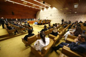 Pela terceira vez em duas semanas, Fachin cancela sessão do Plenário do STF