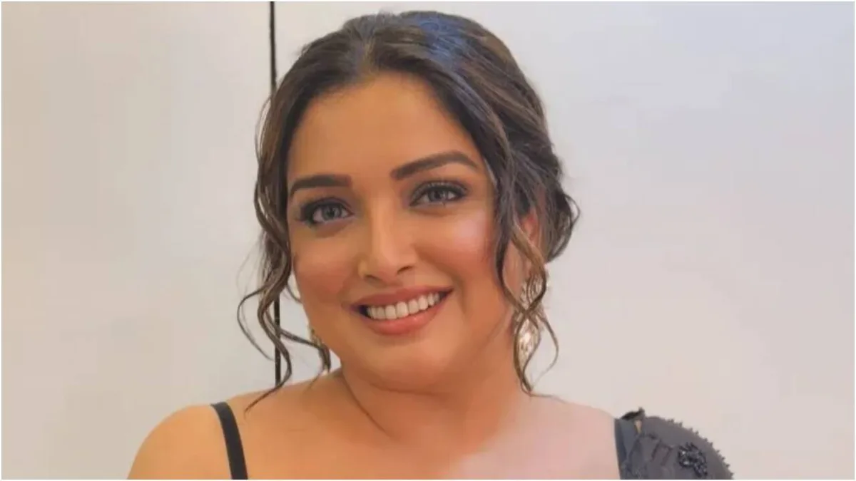 Aamrapali loses cool over dating rumours with Nirahua