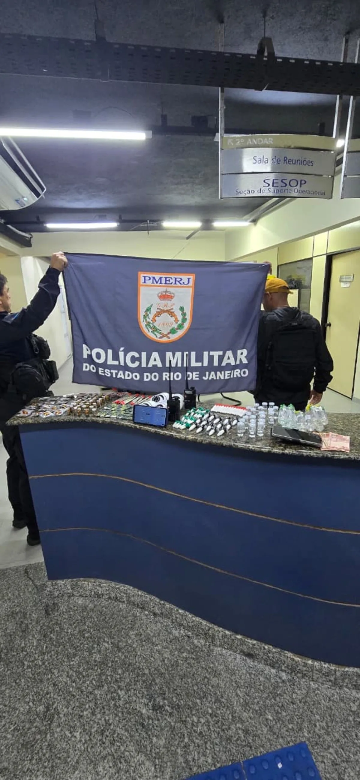 Jovem é preso por tráfico de drogas em Angra dos Reis
