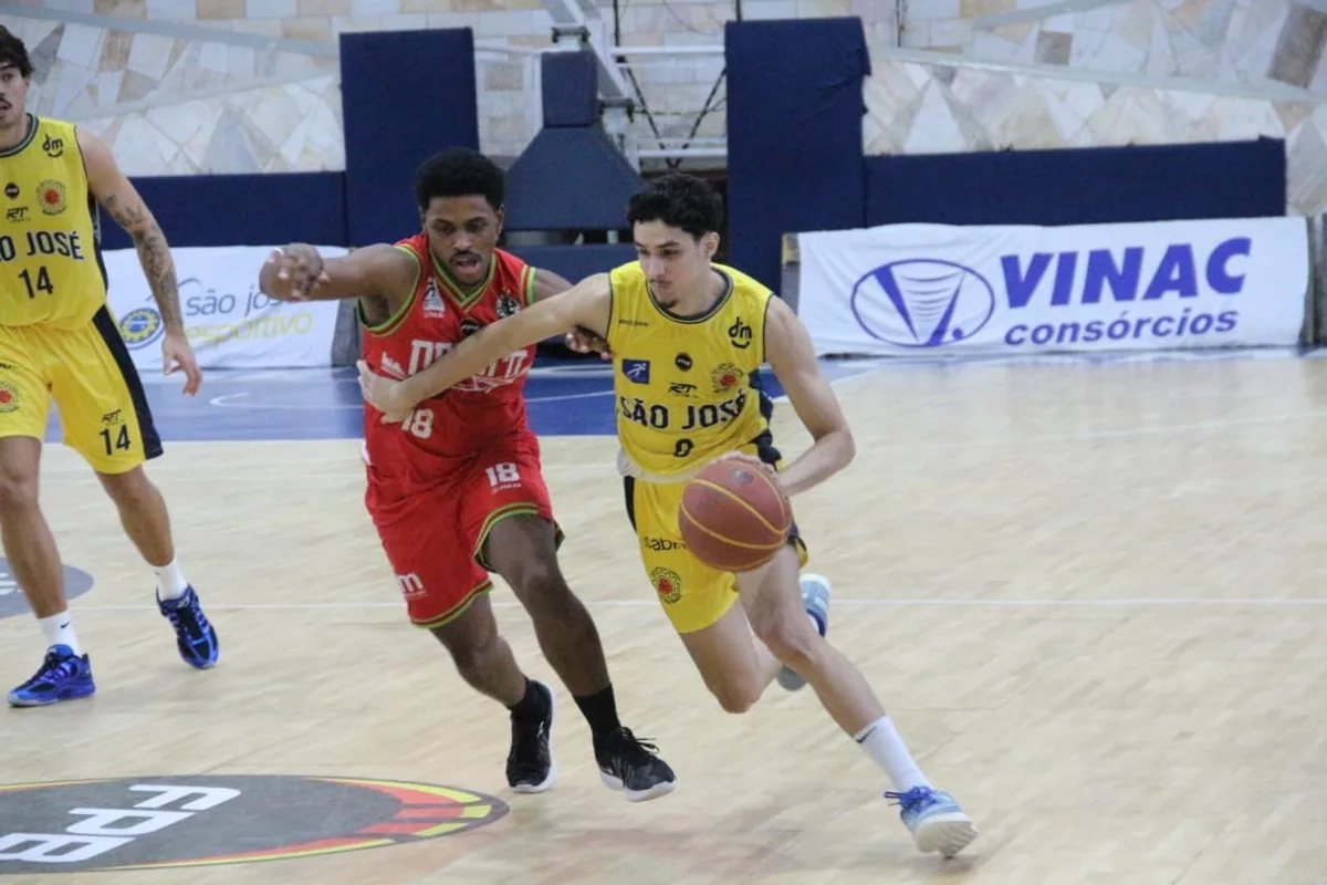 Após vitória centenária, São José tenta embalar no Paulista de Basquete em partida contra Bauru