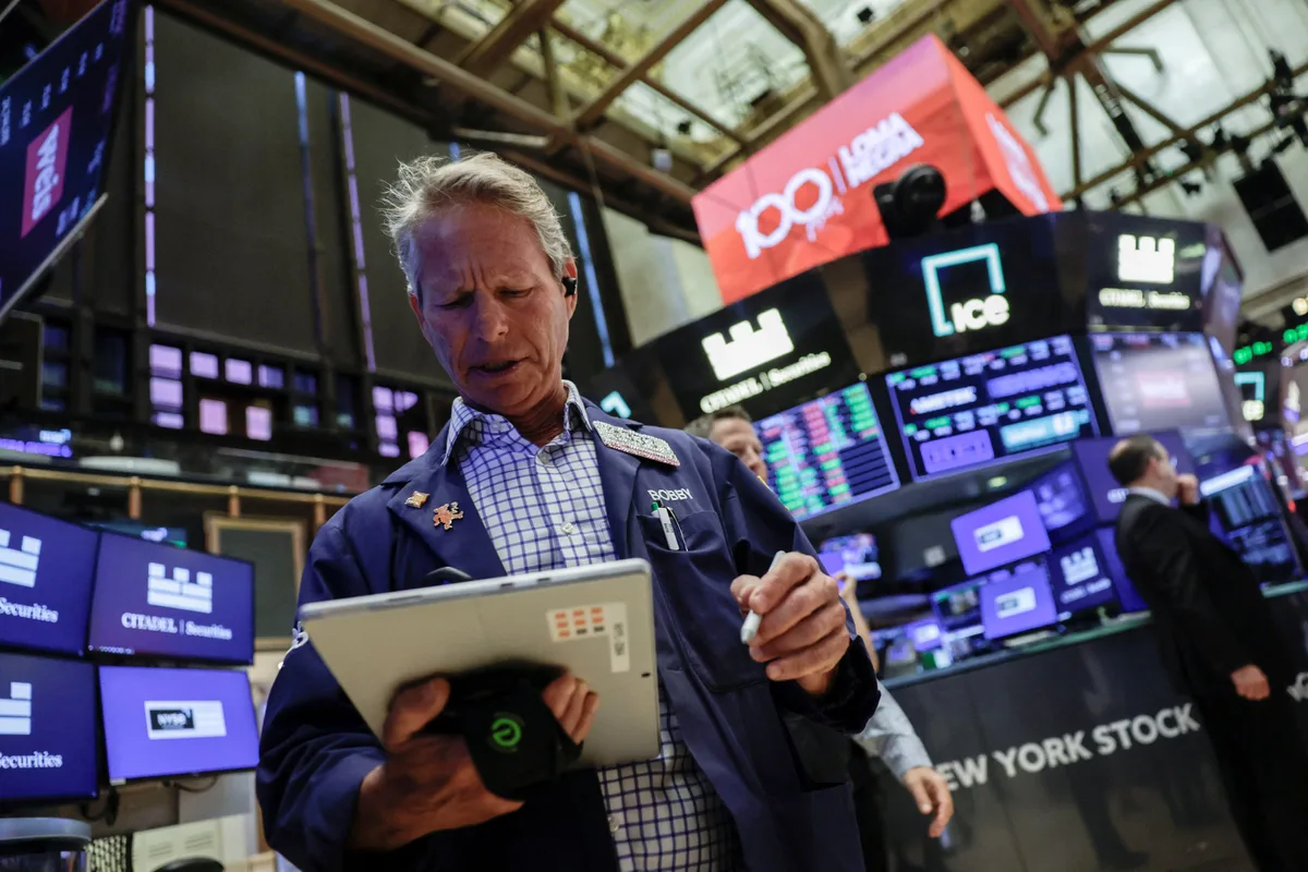 Subieron las acciones pero el riesgo país rozó los 600 puntos en un mercado que siguió de cerca el dato de inflación