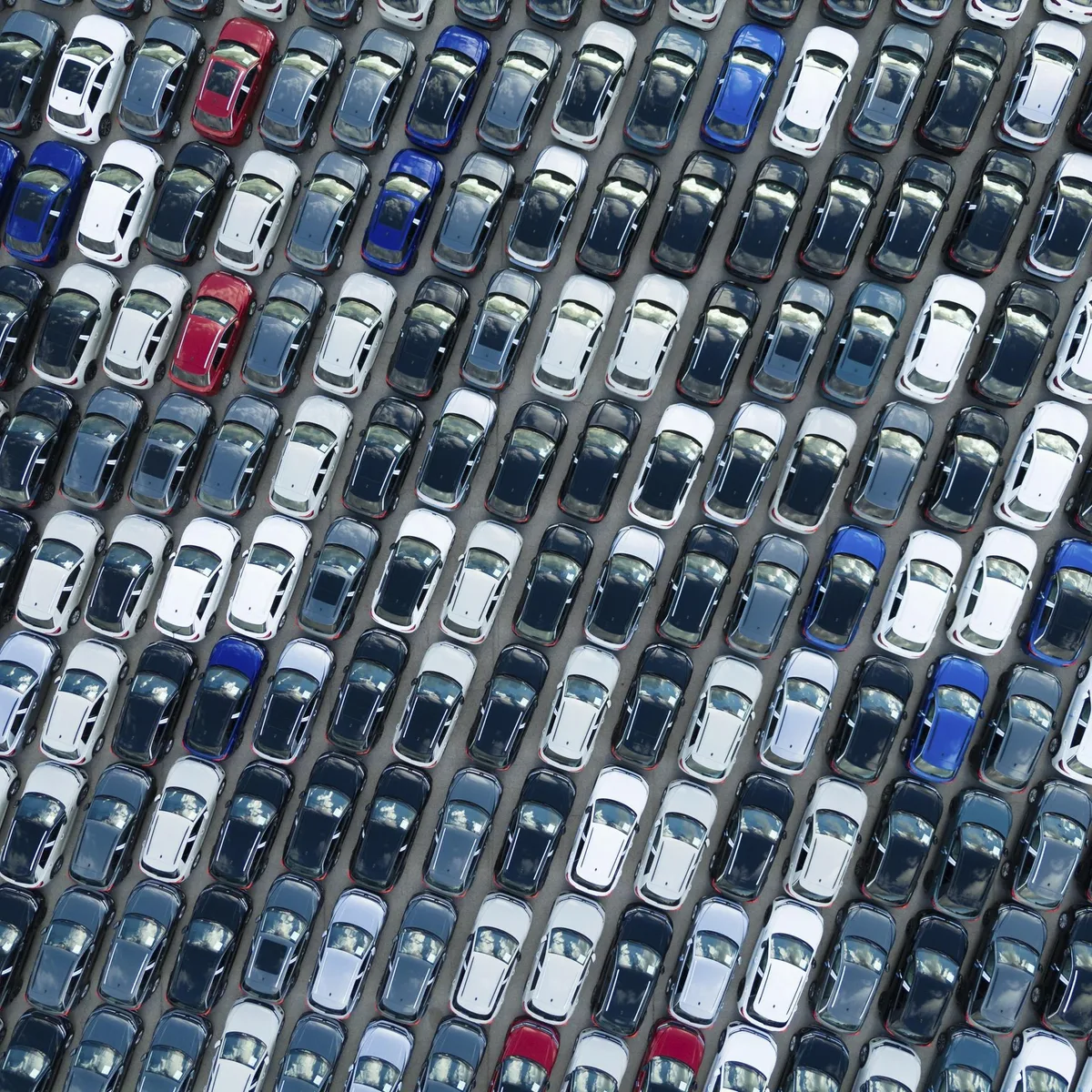 Wirtschaft - Autoimporte nehmen deutlich zu, Exporte sinken