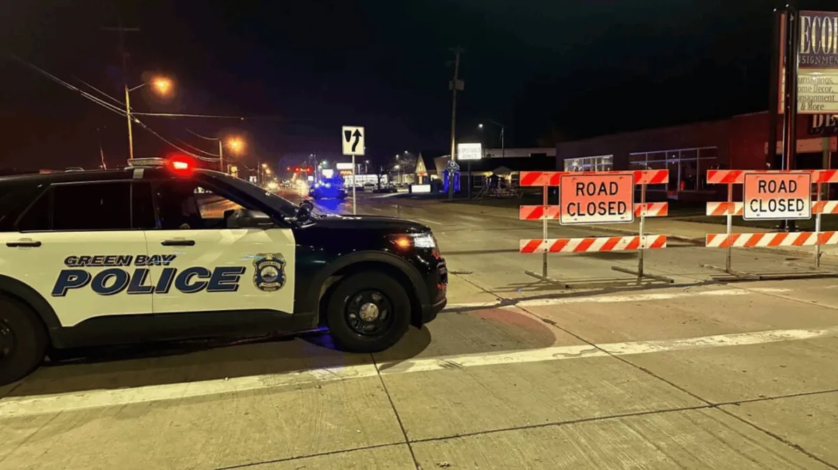 Cuatro policías de Wisconsin resultaron heridos después de que un conductor presuntamente ebrio atropellara a una multitud