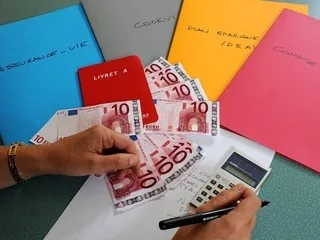 Épargne : pourquoi l’assurance vie fait-elle de l’ombre au Livret A ?