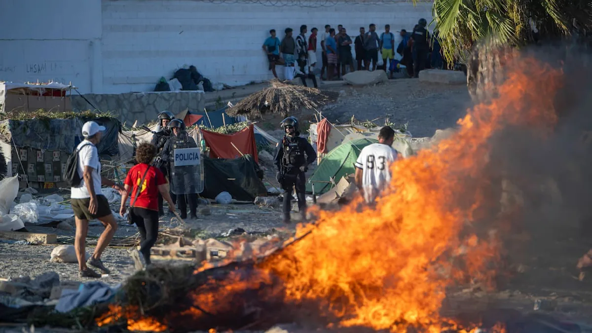 Wut in Ceuta eskaliert - Feuer im Migrantenlager!