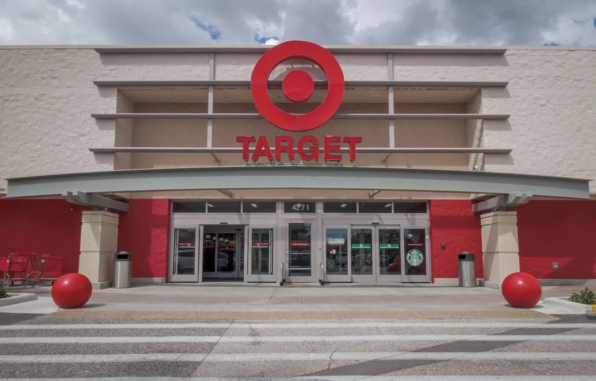 Etats-Unis : L’enseigne Target retire un effrayant costume d’Halloween jugé raciste