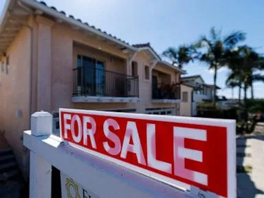 Mortgage rates fall to lowest level in nearly 4 weeks