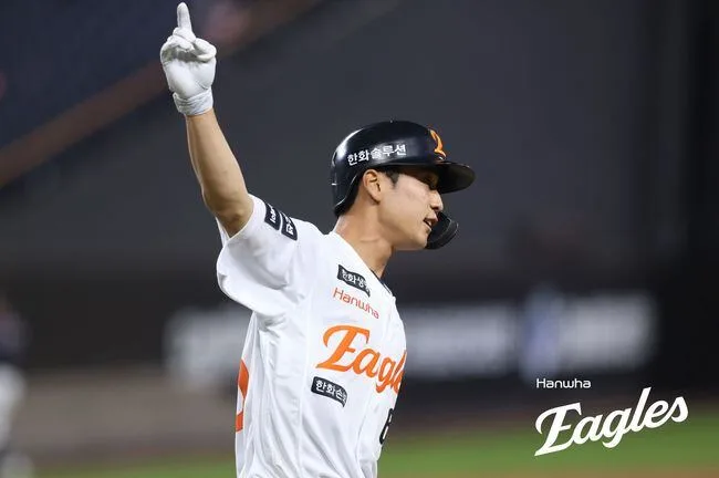 '박정현 극적 동점포' 하지만 한화 4연패 탈출도, KT 8연승도 없었다…시즌 마지막 맞대결 4-4 무승부 [대전 리뷰]