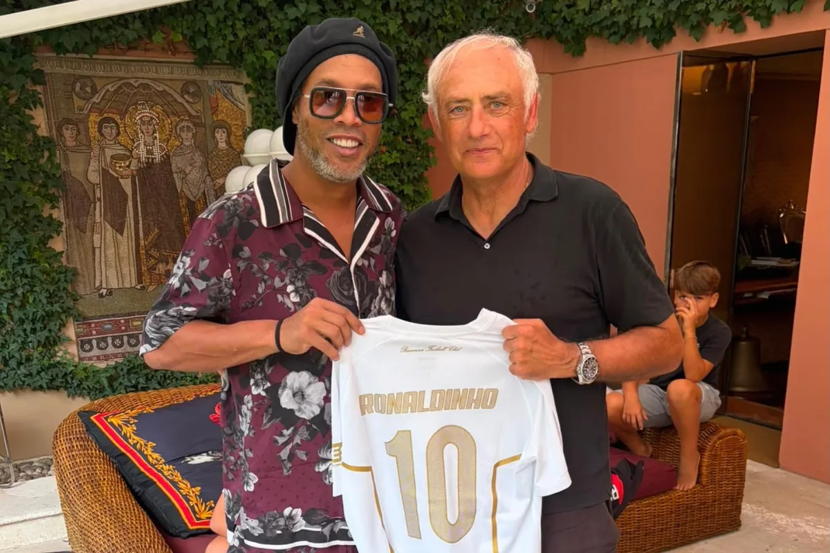 Ronaldinho fue presentado por un club de la tercera división de Italia e ilusiona al mundo con volver a jugar