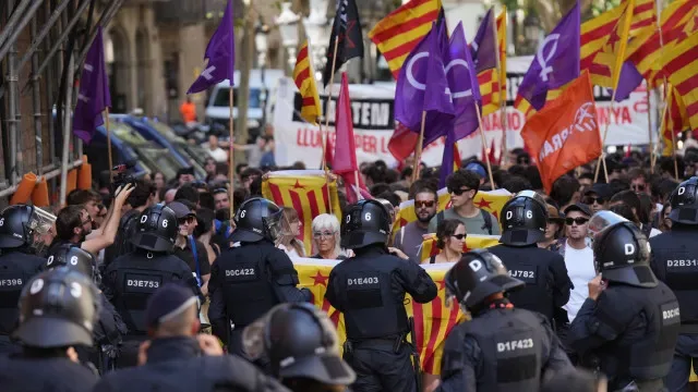 Mais de 57.000 pessoas em protestos independentistas na Catalunha