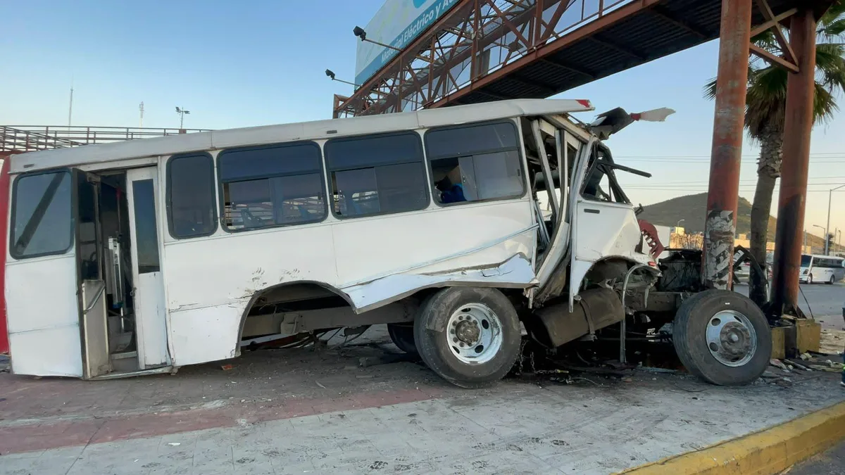Muere operador de la Ruta Express tras brutal choque contra puente en Ramos Arizpe