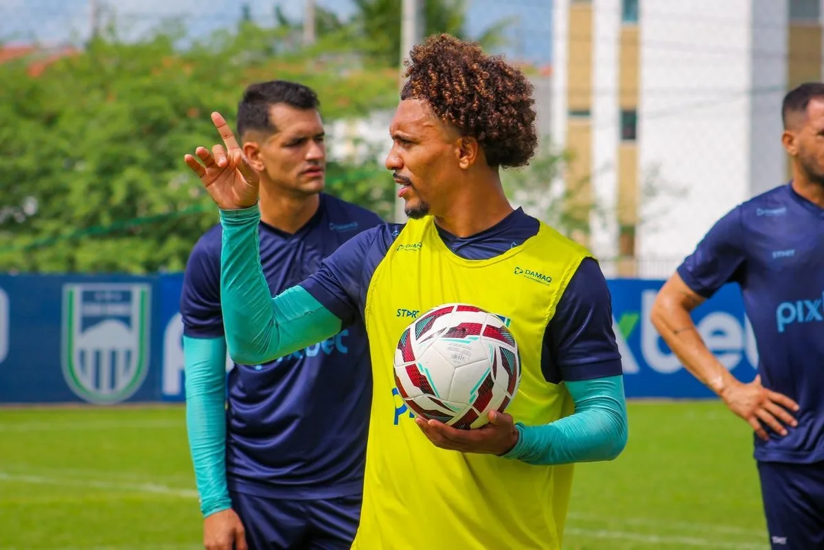 Serra Branca anuncia dois zagueiros e renova com volante Clayton para a Copa Paraíba 2026