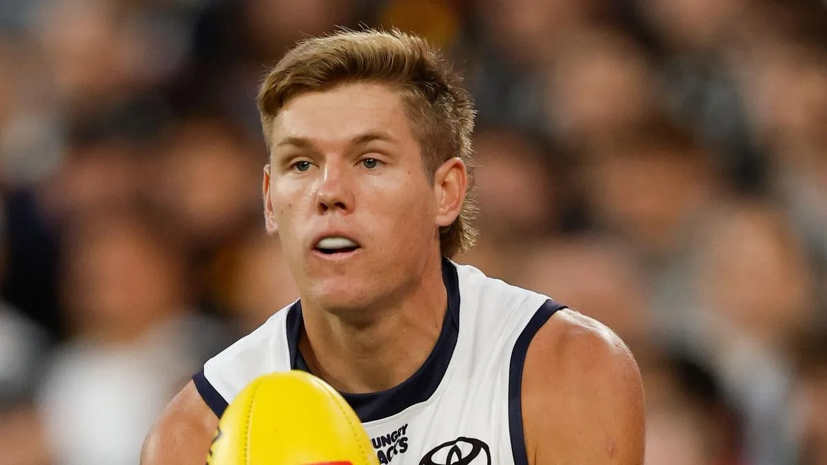 AFL world in disbelief as Adelaide reject North Melbourne’s huge offer for Nick Murray