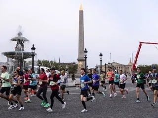 Après deux cancers et une amputation, un enfant de 8 ans boucle sa première course à Paris