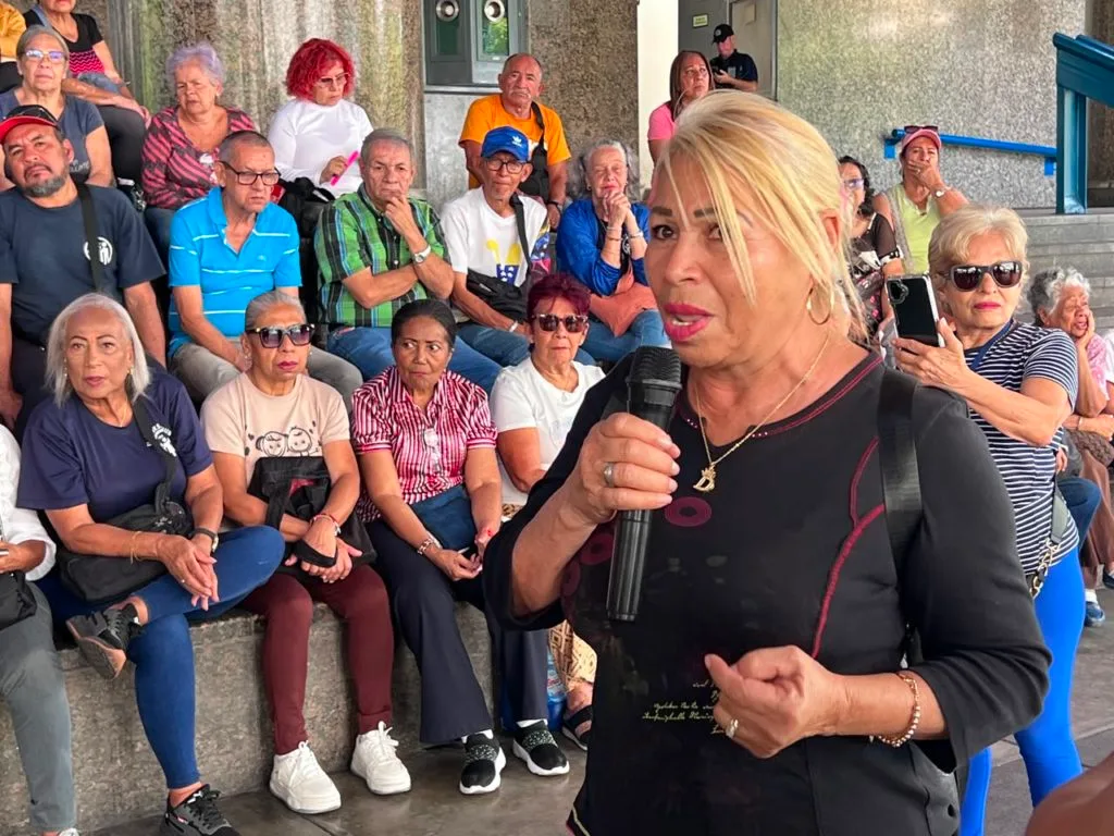 “No alcanza para comprar pan”: Adultos mayores piden al Gobierno atender con prontitud emergencia salarial en el país