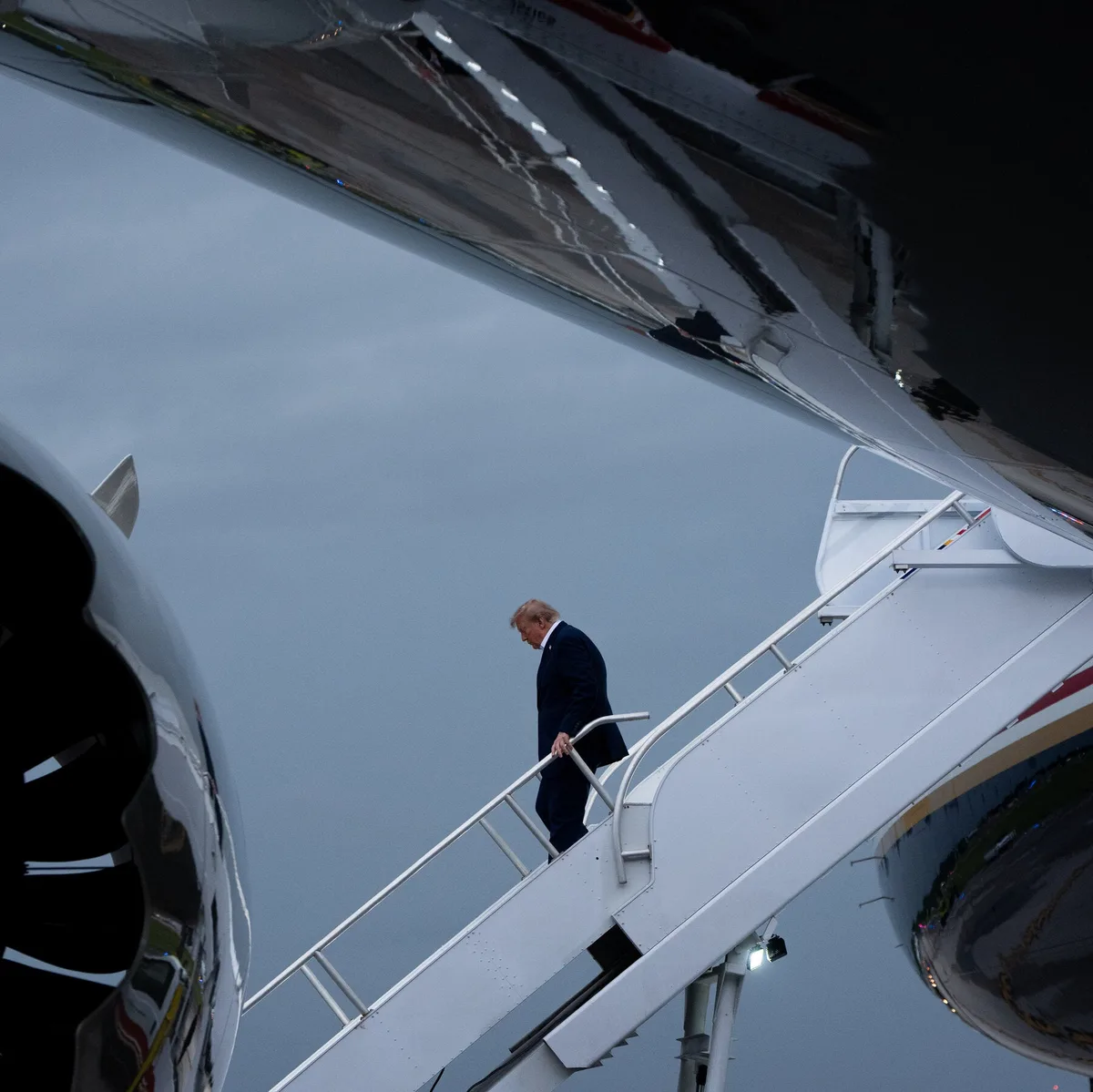 Trump Hits Campaign Trail as White House Turmoil Weighs on GOP Midterm Prospects