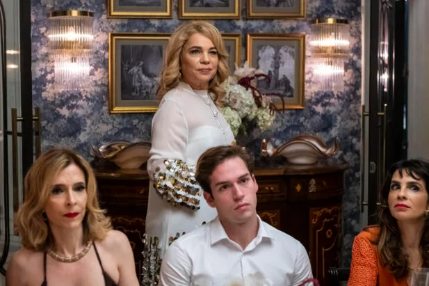 Quem Ama Cuida: Pilar convoca reunião de emergência após reviravolta no caso de Adriana e faz alerta à família Globo/ Beatriz Damy