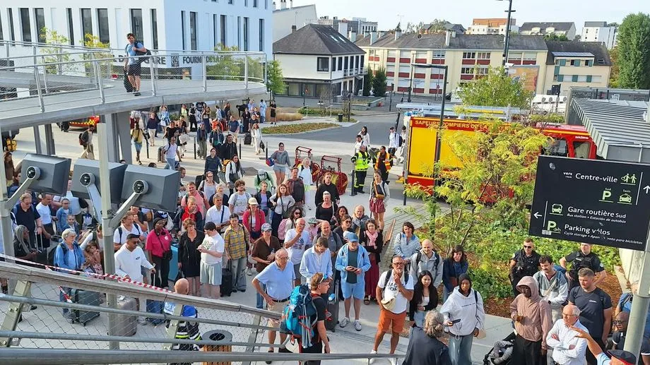 Un départ de feu dans un TGV provoque l'évacuation des 800 voyageurs et de la gare de Laval