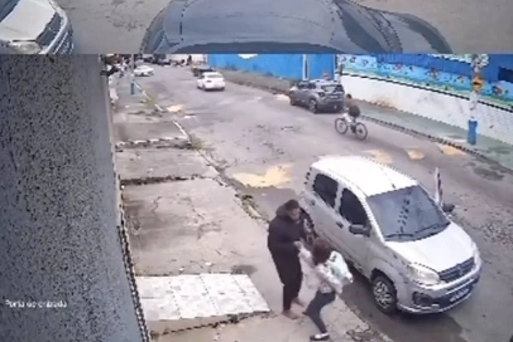 Suspeito de roubar celular de estudante no RJ se entrega e confessa crime, diz pol�cia