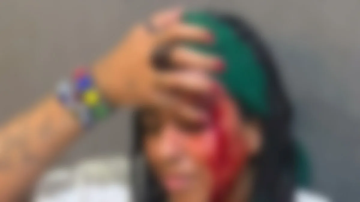 Influenciadora é agredida em samba na Lapa; advogada diz que agressor saiu rindo e debochando