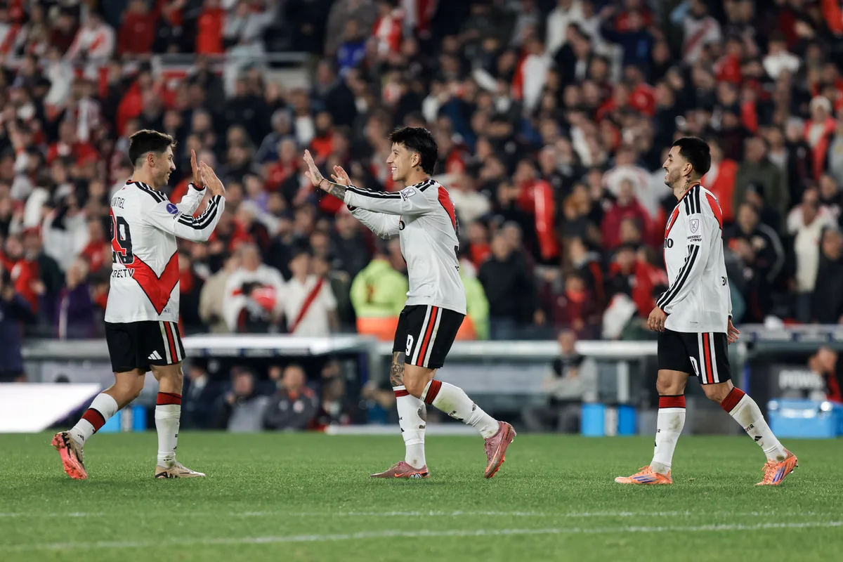 VIDEO: así fueron los goles de Driussi para River y el empate de Independiente Santa Fe por la Sudamericana