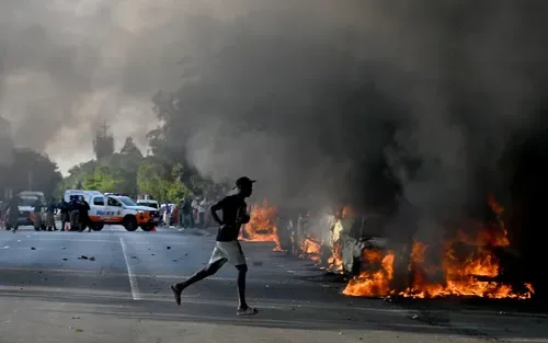 UPDATE: 23 vehicles torched as SAPS moves to contain Soweto, Durban unrest