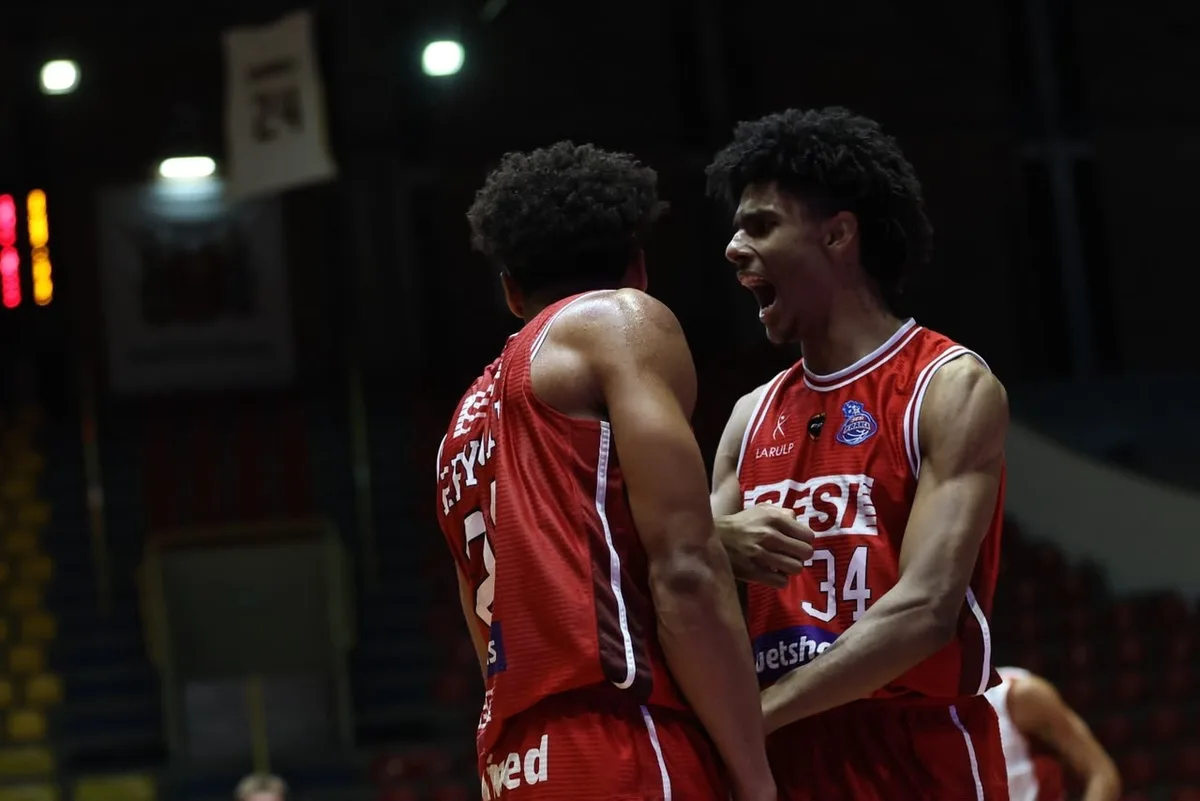 Franca leva susto, vence Paulistano e segue 100% no Paulista de basquete