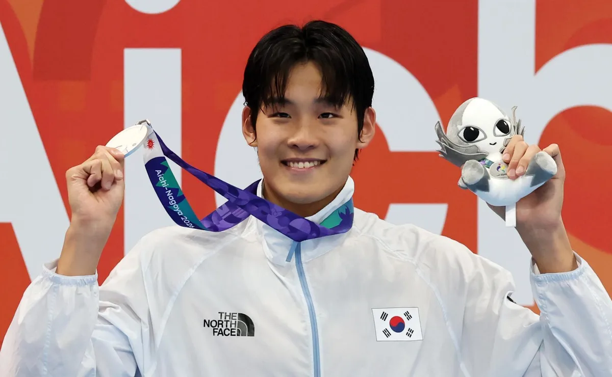 수영 김영범, 자유형 100m 판잔러에 0.04초 뒤져 은메달…황선우는 동메달