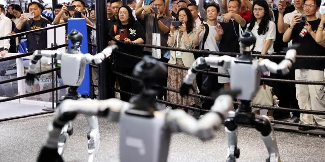 En Chine, derrière la vogue du robot humanoïde, l’enjeu de la robotique industrielle