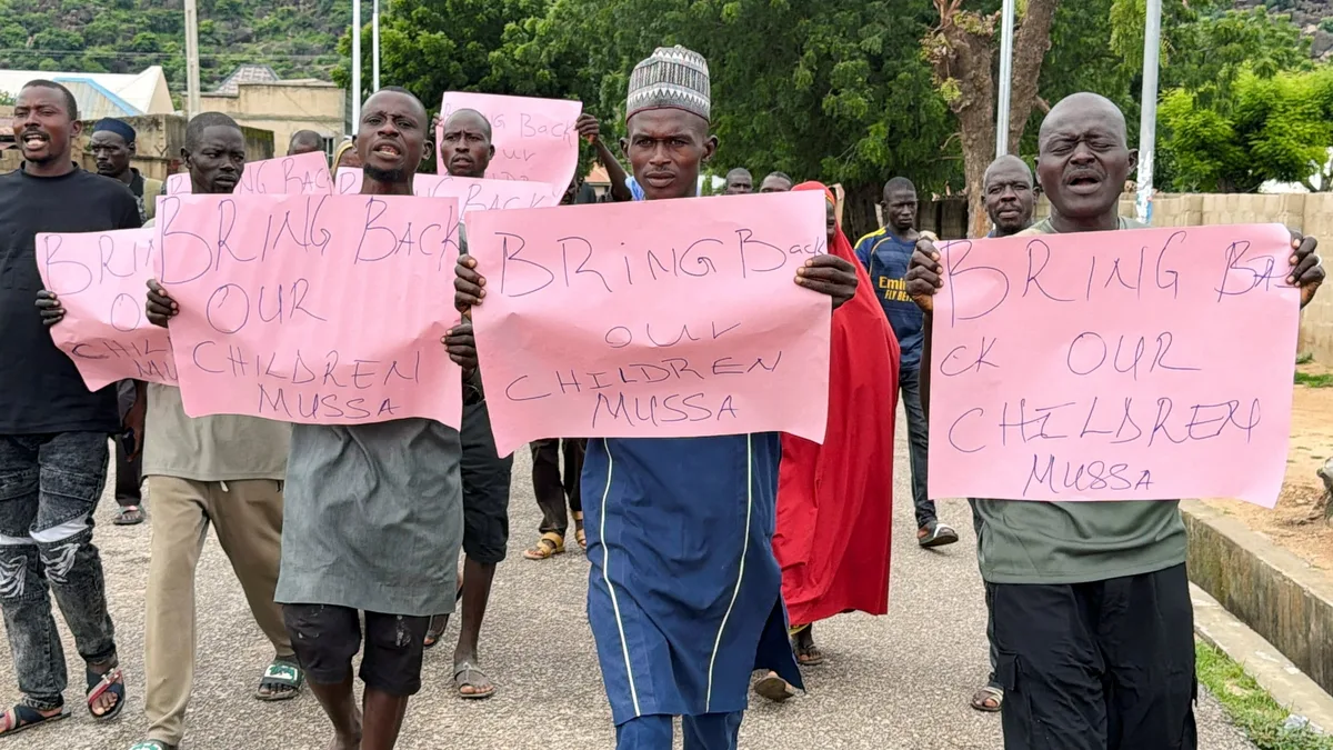 Padres de niños secuestrados en Nigeria exigen respuestas tras casi 100 días de cautiverio: “No sabemos si están bien”