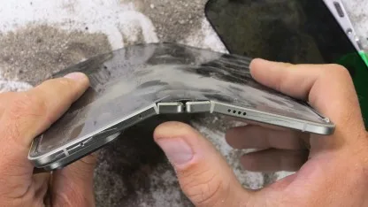 Biegetest: Pixel 11 Pro Fold zerbricht sehr leicht in Einzelteile