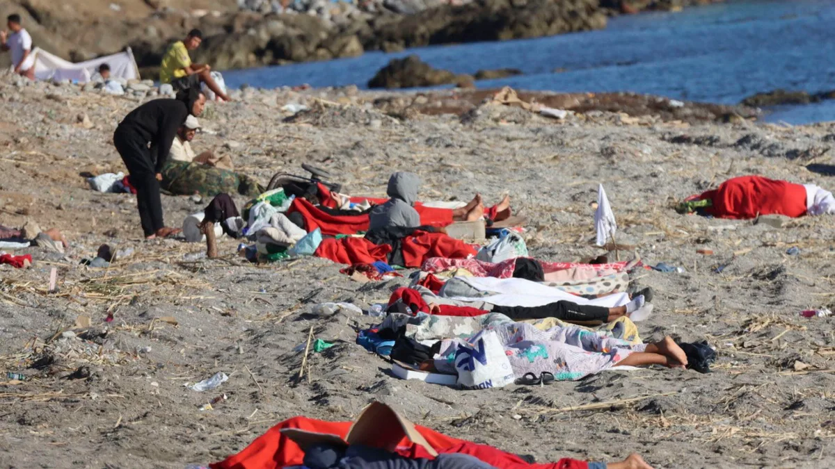 Vivas pide "unidad" a los vecinos de Ceuta mientras la concentración de migrantes tensa los nuevos centros de acogida