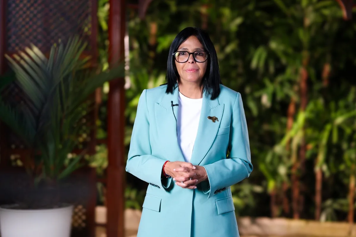 Delcy Rodríguez se mandó un kit de promesas en un mensaje grabado al cumplirse dos meses de los terremotos
