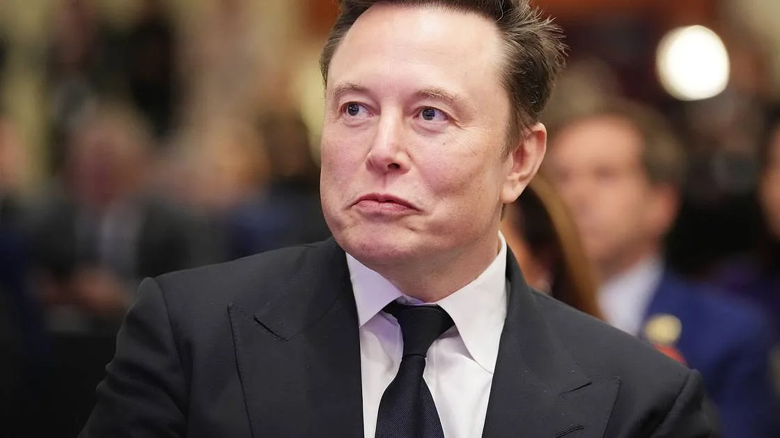 Zelensky condecora Elon Musk com a Ordem da Liberdade, uma das mais altas distinções da Ucrânia