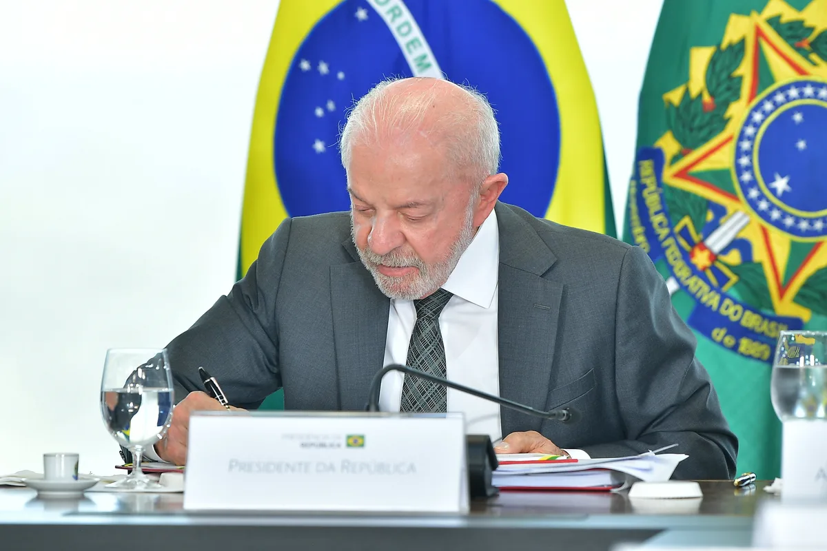Lula tem 53% entre eleitores ligados ao Bolsa Família, aponta Datafolha