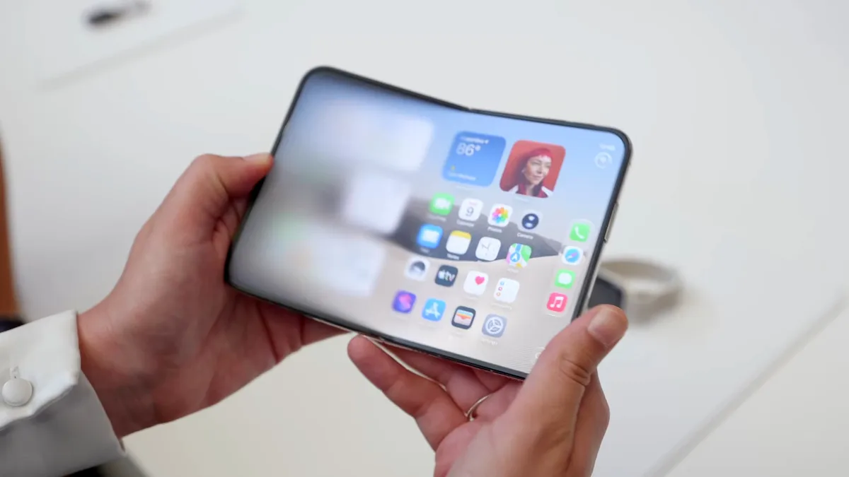 The iPhone Duo’s Unfolding Animation Is Giving Z Fold 8 Owners FOMO, but Not Me
