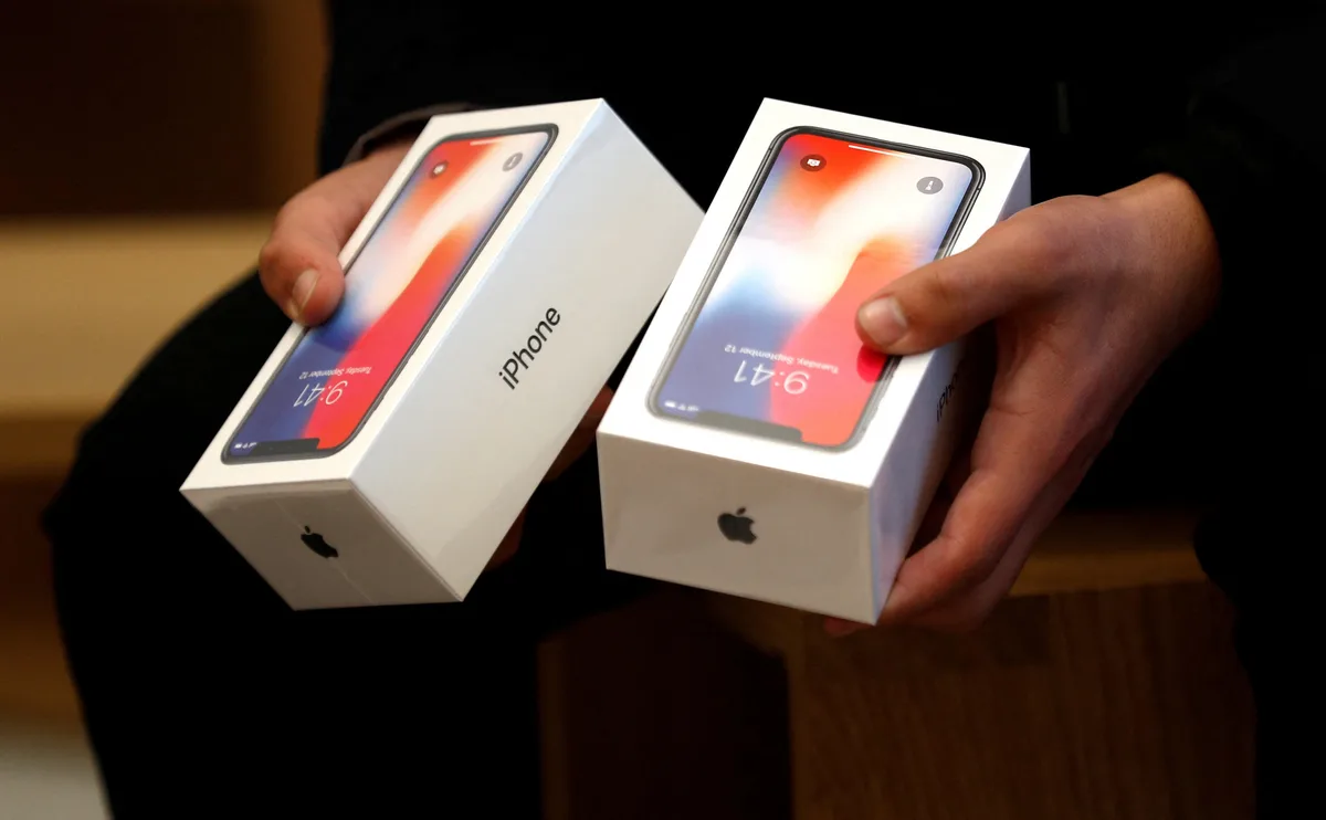 Califican de engañosa la etiqueta ‘Diseñado por Apple en California’ de las cajas de los iPhone