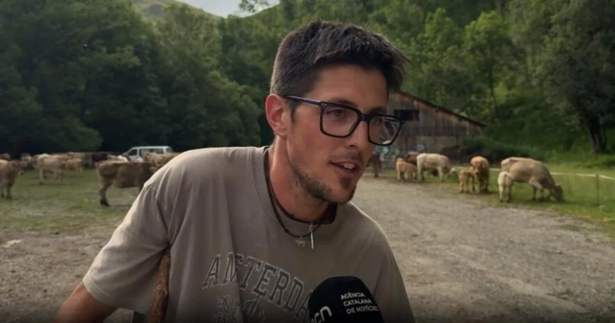 Albert Baqueró, vaquero a cargo de casi 2.000 cabezas de ganado en Pirineos: “Mi trabajo es controlar que estén sanos y que no haya ningún problema”