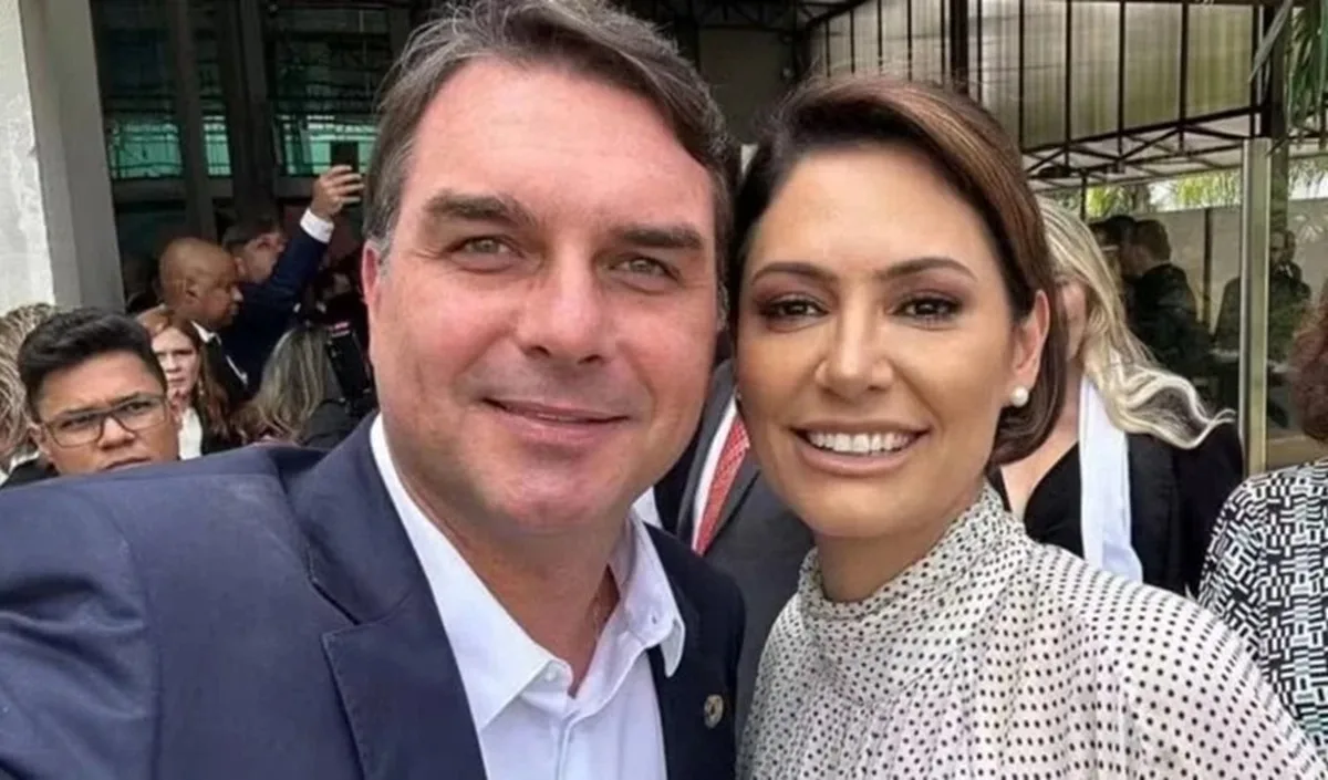 Michelle e Flávio Bolsonaro têm 1º encontro presencial após crise