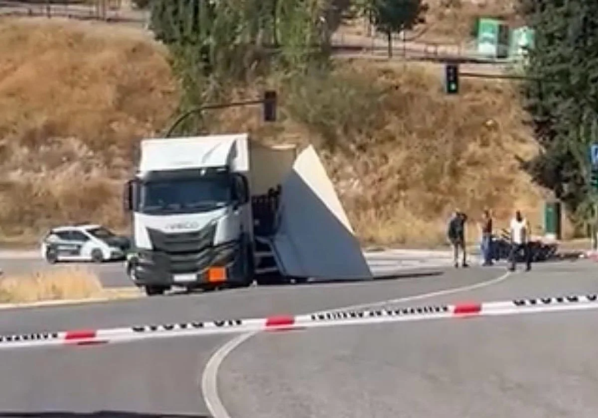 Un camión cargado de granadas de mortero sufre un accidente en Granada