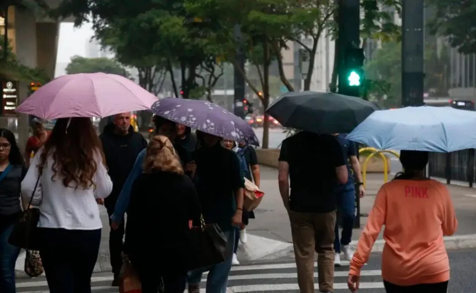 Chuva ganha força no Paraná e Curitiba terá semana de tempo instável; veja previsão