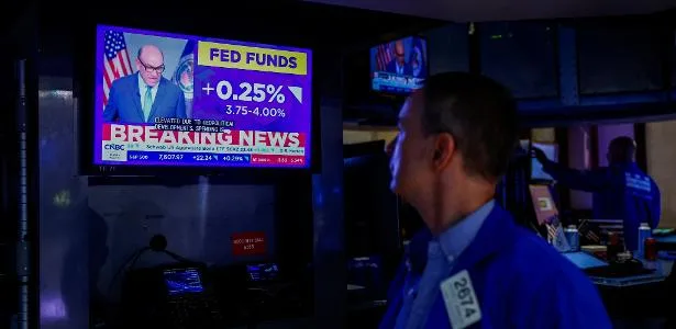 Banco central dos EUA sobe juros e contraria Trump