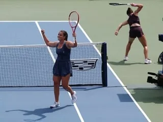 VIDÉO. L’énorme craquage de Loïs Boisson qui fracasse sa raquette pendant la célébration de son adversaire à l’US Open