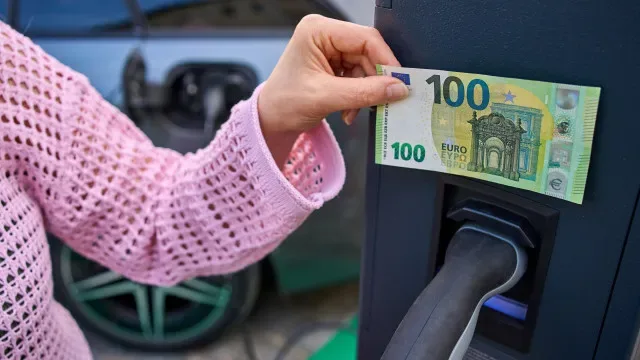 Quanto custa carregar um carro elétrico? Este simulador ajuda a poupar