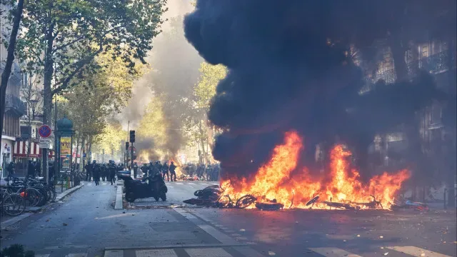 França mergulhou em caos e violência durante protestos. O que aconteceu?