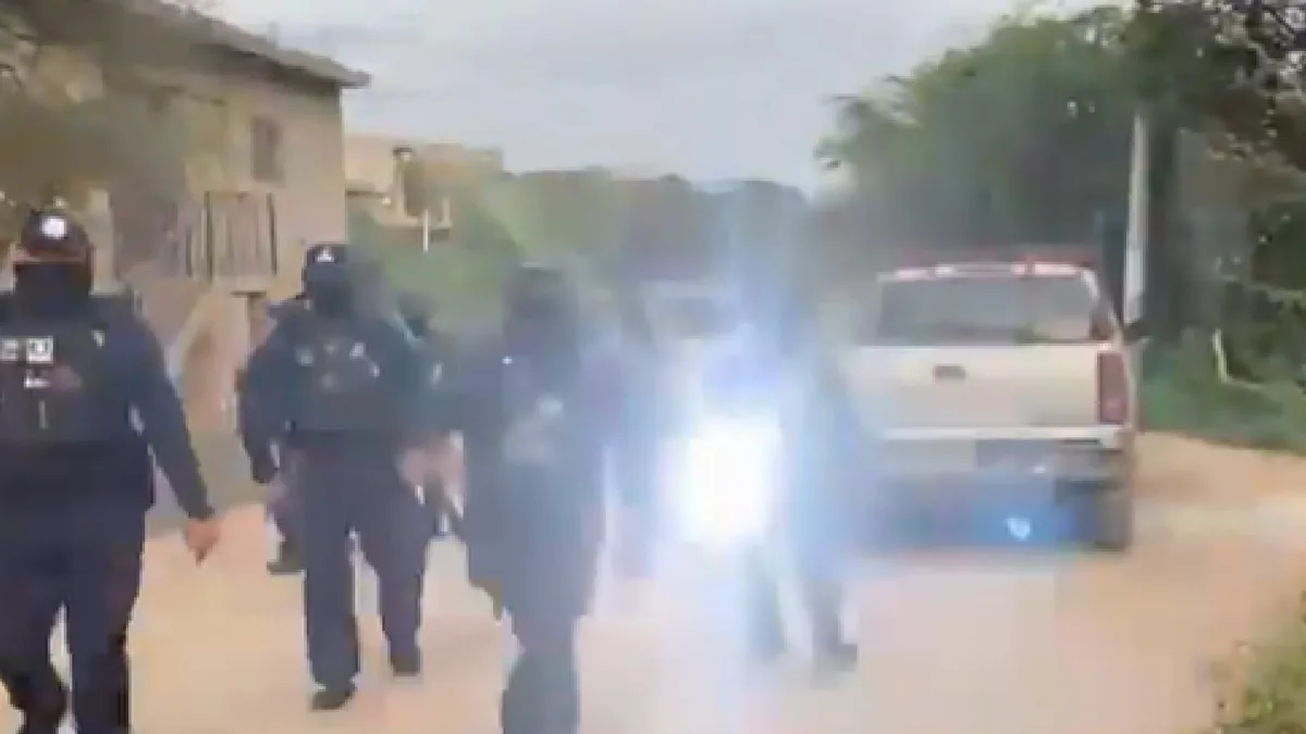 Reportero denuncia agresión de policías estatales mientras cubría asesinato de tres agentes en Comonfort, Guanajuato
