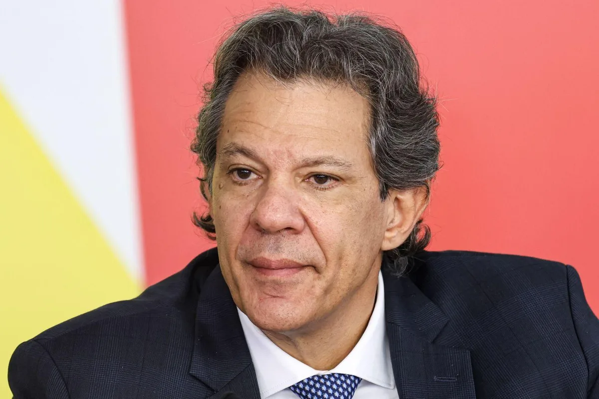 Haddad tem menos de um terço do tempo de TV de Tarcísio em SP