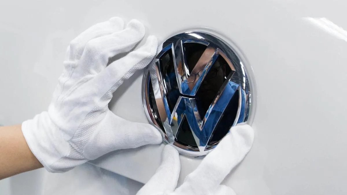 Volkswagen to press on with German plant closures - report
