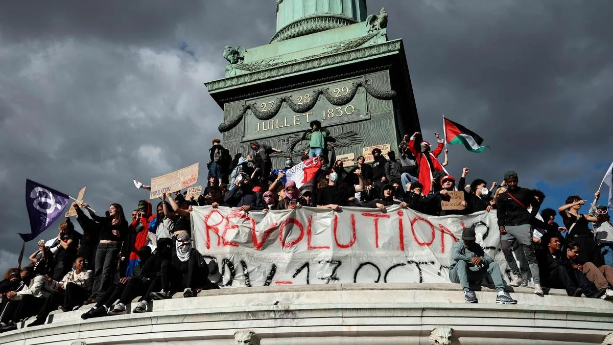 Police and protesters clash on Paris Square, water cannons and tear gas fired